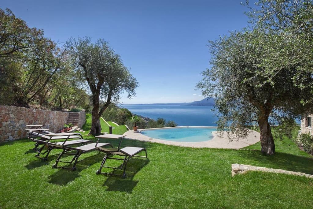 Villa Divina - Apt Divina Con Piscina E Vista Lago Castelletto Di Brenzone Eksteriør billede