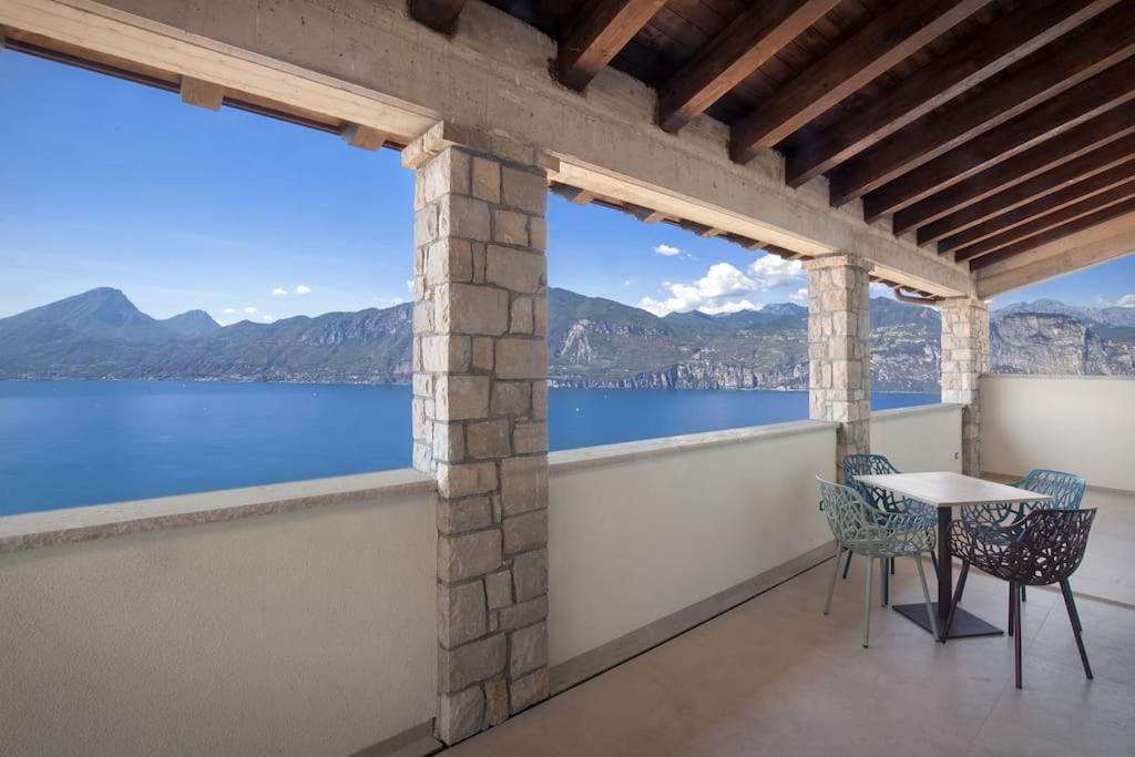 Villa Divina - Apt Divina Con Piscina E Vista Lago Castelletto Di Brenzone Eksteriør billede
