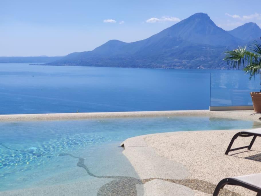Villa Divina - Apt Divina Con Piscina E Vista Lago Castelletto Di Brenzone Eksteriør billede
