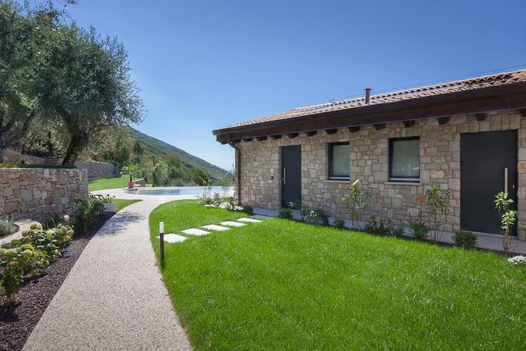 Villa Divina - Apt Divina Con Piscina E Vista Lago Castelletto Di Brenzone Eksteriør billede