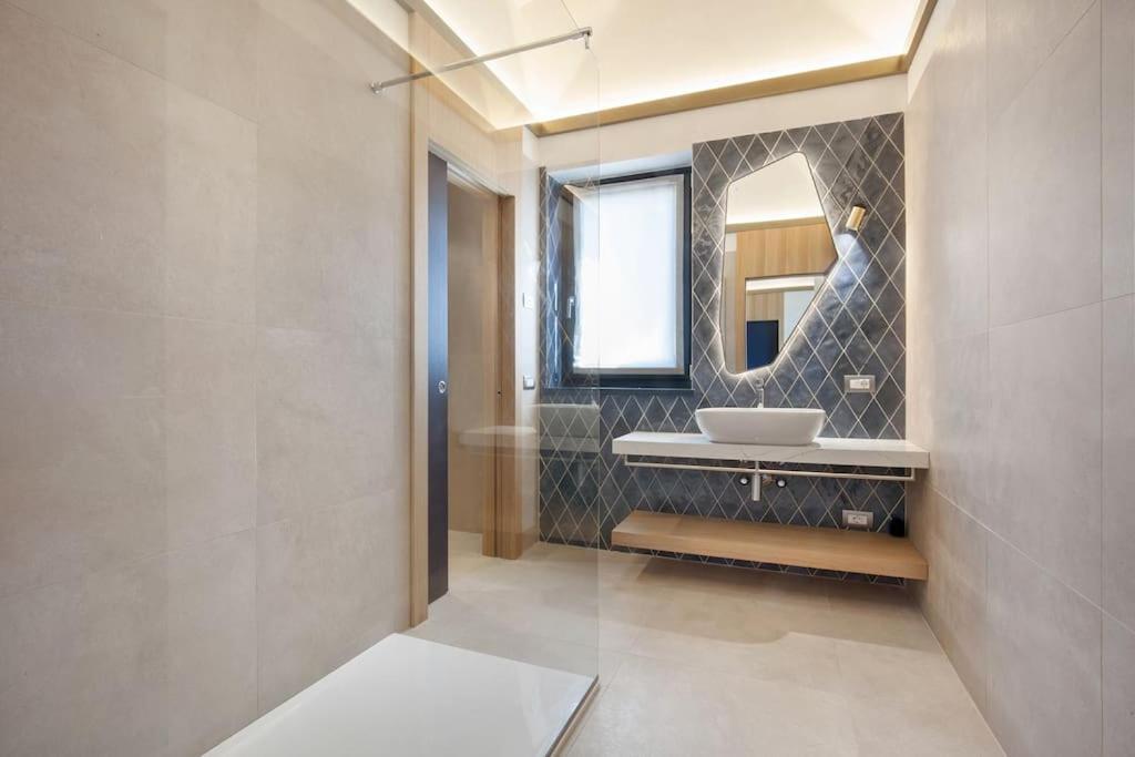 Villa Divina - Apt Divina Con Piscina E Vista Lago Castelletto Di Brenzone Eksteriør billede