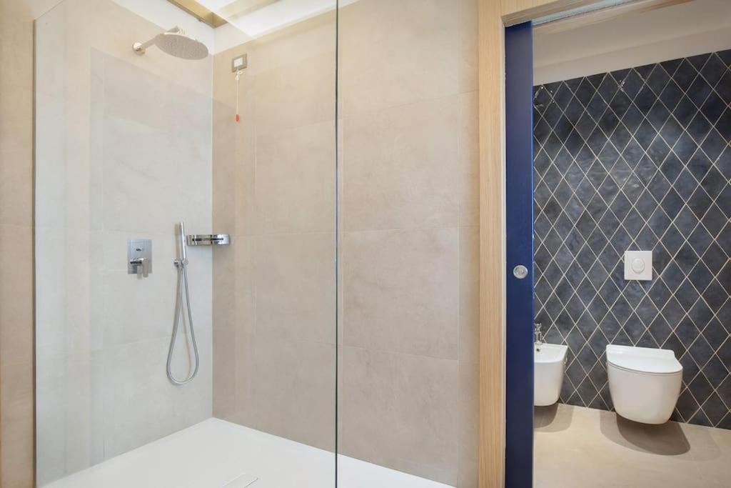 Villa Divina - Apt Divina Con Piscina E Vista Lago Castelletto Di Brenzone Eksteriør billede