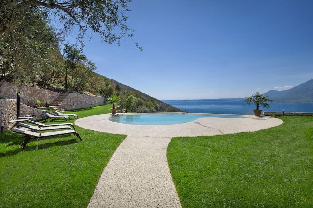 Villa Divina - Apt Divina Con Piscina E Vista Lago Castelletto Di Brenzone Eksteriør billede