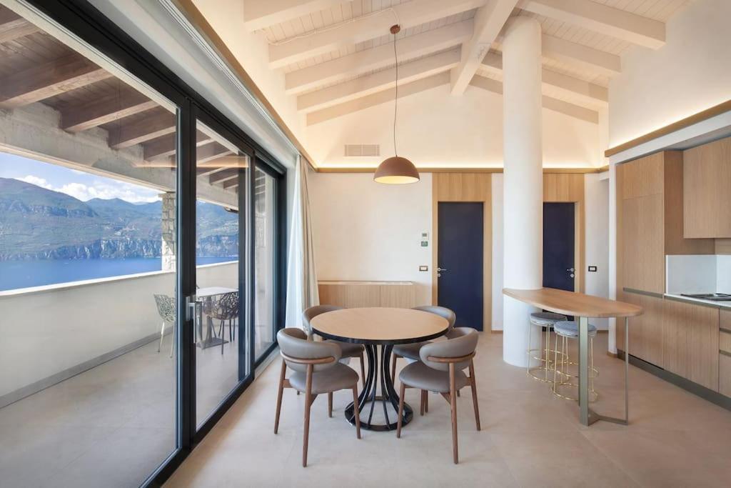 Villa Divina - Apt Divina Con Piscina E Vista Lago Castelletto Di Brenzone Eksteriør billede