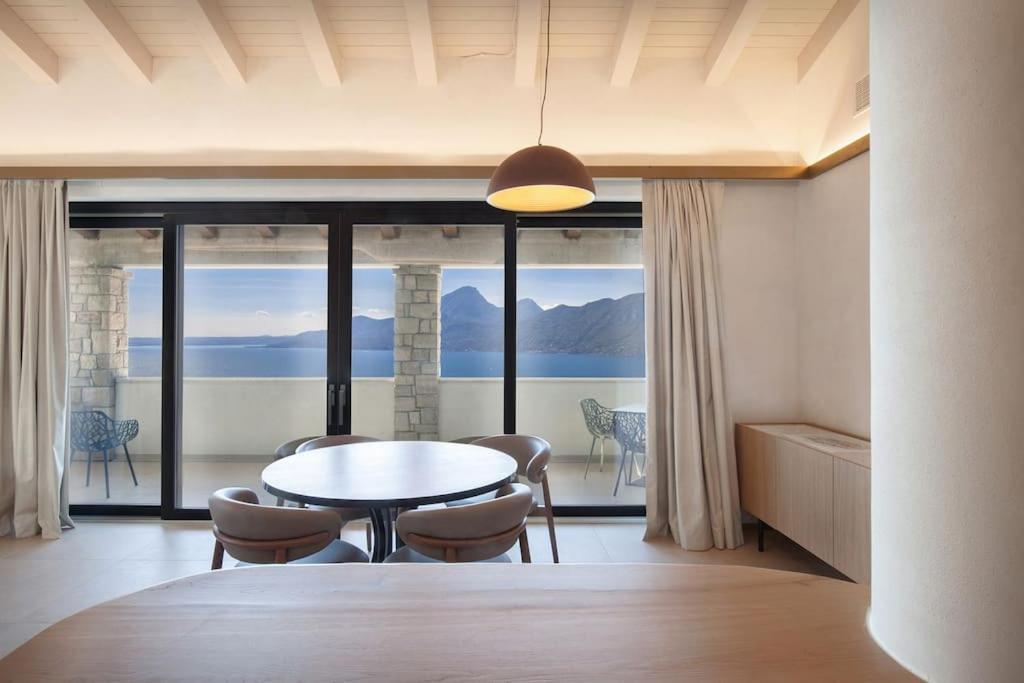 Villa Divina - Apt Divina Con Piscina E Vista Lago Castelletto Di Brenzone Eksteriør billede