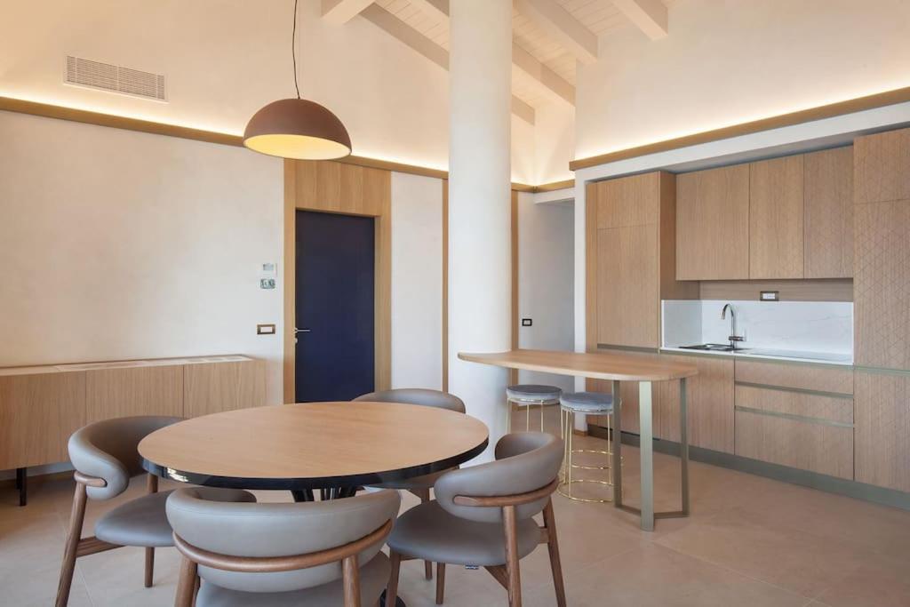Villa Divina - Apt Divina Con Piscina E Vista Lago Castelletto Di Brenzone Eksteriør billede